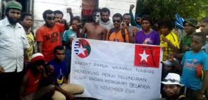 West Papuans in Nabire show their support for the launching of ILWP in the Netherlands. Many of those in this gathering were arrested ad are now in jail. 