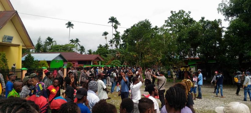 Indonesian troops arrest West Papuan people and raid their office for supporting the petition